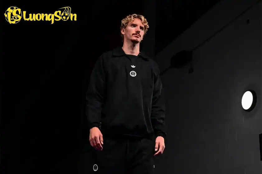 Nick Woltemade sở hữu chiều cao lên đến 1m98, hứa hẹn mang đến cho Newcastle nhiều bàn thắng trên không (Ảnh: Newcastle United). Nick Woltemade sở hữu chiều cao lên đến 1m98, hứa hẹn mang đến cho Newcastle nhiều bàn thắng trên không (Ảnh: Newcastle United).