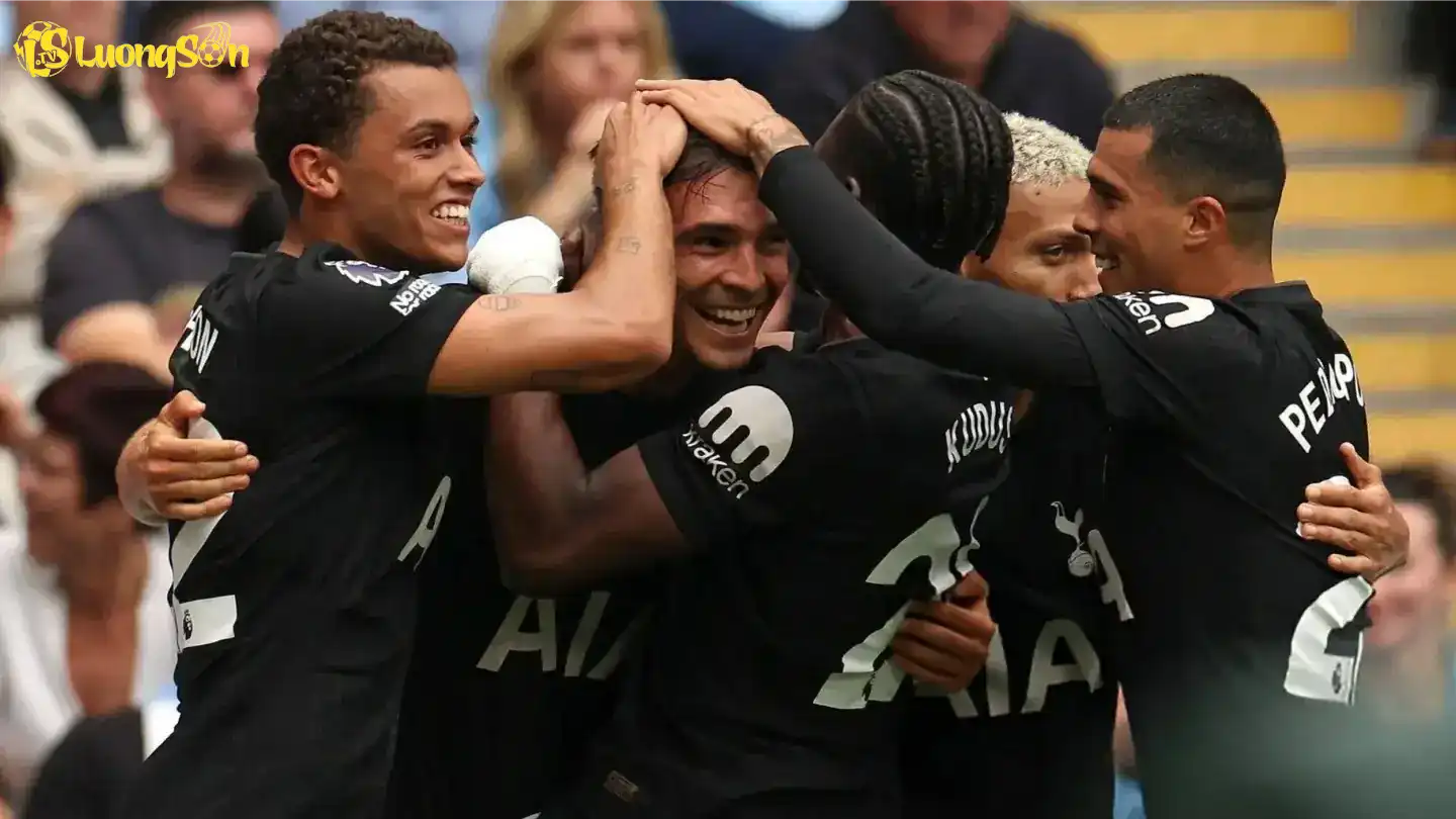 Tottenham hạ gục cựu vương Man City ngay tại Etihad