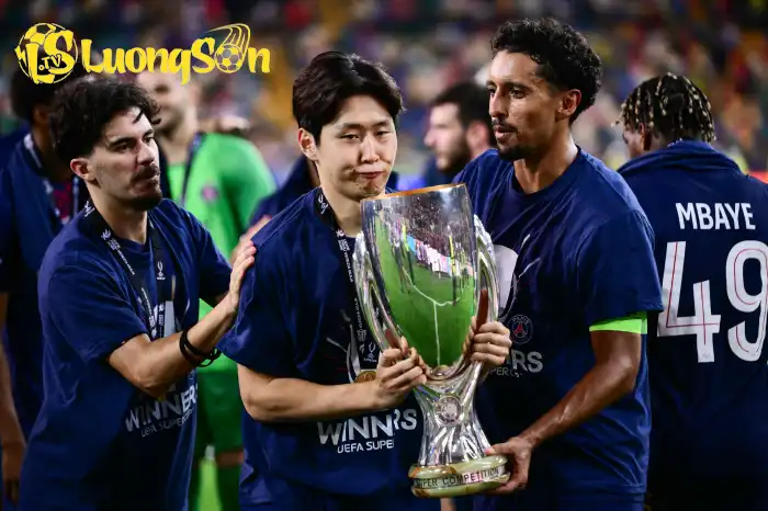 Lee Kang-in sắm vai người hùng của PSG (Ảnh: SportsChosun) Lee Kang-in sắm vai người hùng của PSG (Ảnh: SportsChosun)