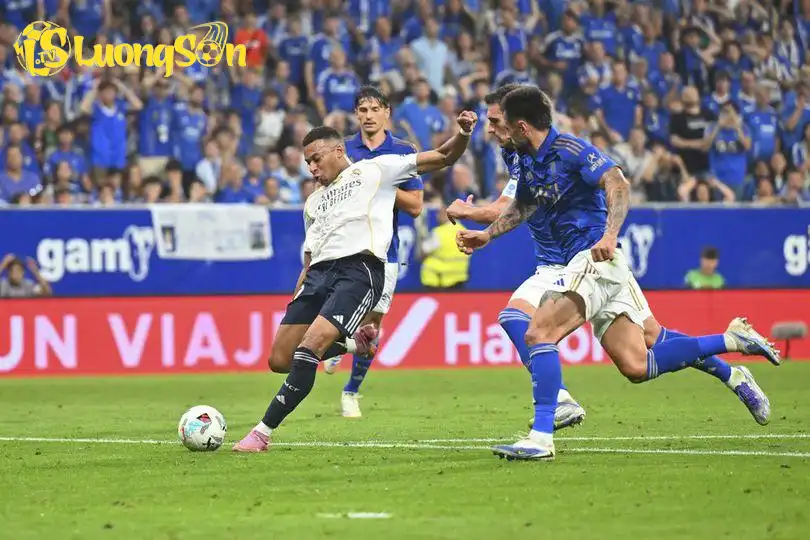 Mbappe sở hữu kỹ năng dứt điểm đa dạng - Ảnh: @Pasarliganews16 Mbappe sở hữu kỹ năng dứt điểm đa dạng - Ảnh: @Pasarliganews16