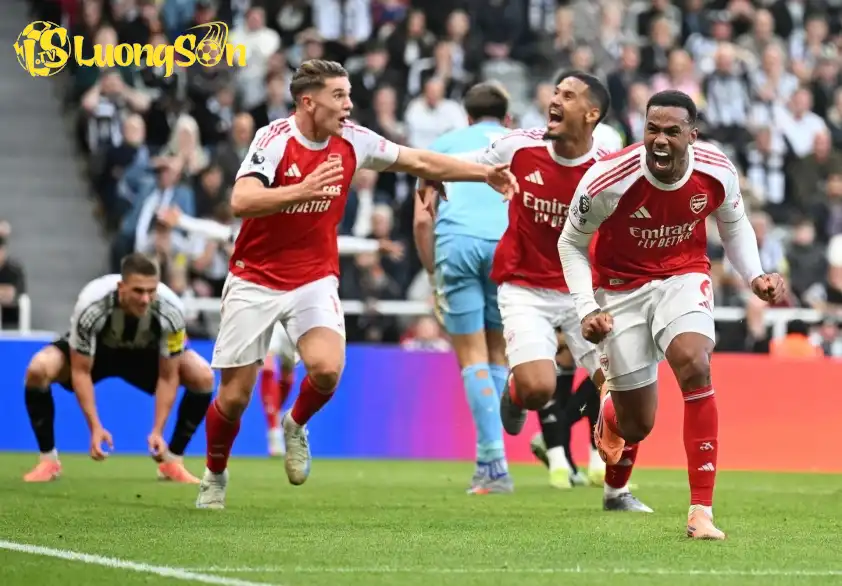 Arsenal vừa có chiến thắng  Arsenal vừa có chiến thắng