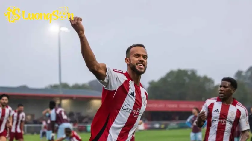 Brackley Town được đánh giá cao nhờ lối chơi kỷ luật. Brackley Town được đánh giá cao nhờ lối chơi kỷ luật.