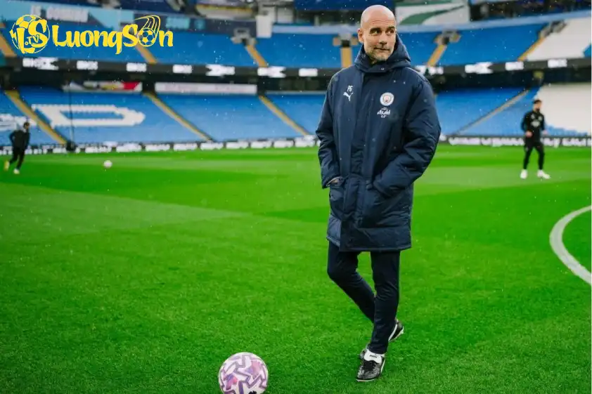 Pep Guardiola cho toàn đội rèn quân tại sân Etihad thay vì học viện CFA (Ảnh: Trang chủ CLB). Pep Guardiola cho toàn đội rèn quân tại sân Etihad thay vì học viện CFA