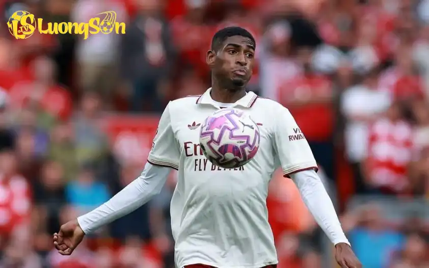 Arteta đánh giá cao màn trình diễn của tân binh Cristhian Mosquera trong trận đấu với Liverpool (Ảnh: Arsenal FC). Arteta đánh giá cao màn trình diễn của tân binh Cristhian Mosquera trong trận đấu với Liverpool (Ảnh: Arsenal FC).