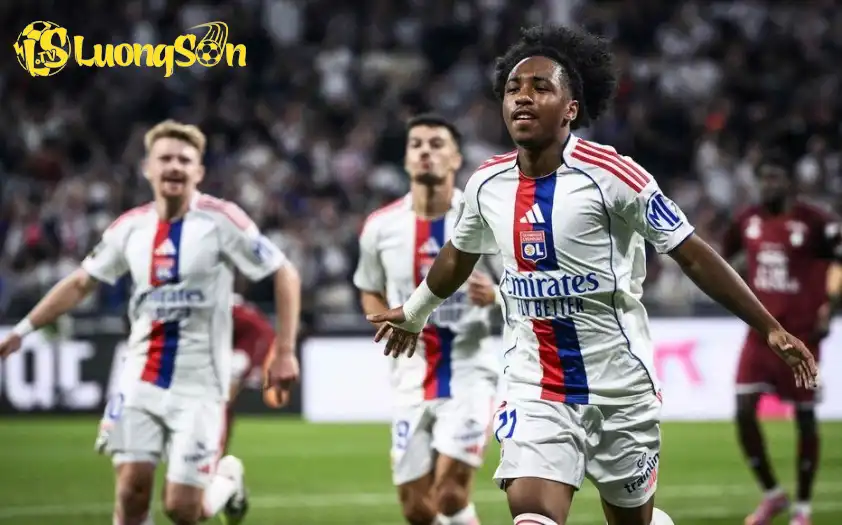 Với đẳng cấp và phong độ cao hơn, Lyon được dự đoán sẽ chiến thắng. Với đẳng cấp và phong độ cao hơn, Lyon được dự đoán sẽ chiến thắng.