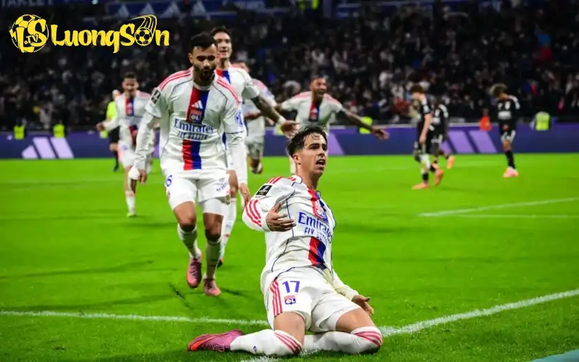 Với phong độ và trình độ cao hơn, Lyon được dự đoán sẽ chiến thắng. Với phong độ và trình độ cao hơn, Lyon được dự đoán sẽ chiến thắng.