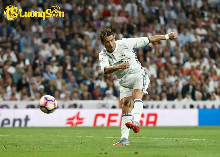 Ronaldo xếp thứ 5 trong danh sách các cầu thủ có nhiều bàn thắng nhất bằng chân trái Ronaldo xếp thứ 5 trong danh sách các cầu thủ có nhiều bàn thắng nhất bằng chân trái